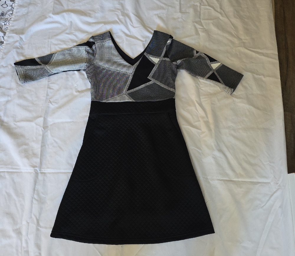 Elegant DINH BA' Black and Gray Long Sleeve Dress